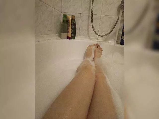 Freechat Avr0ria on BongaCams