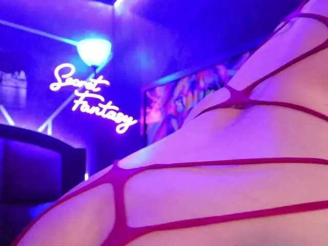 Freechat KikiandMax on BongaCams