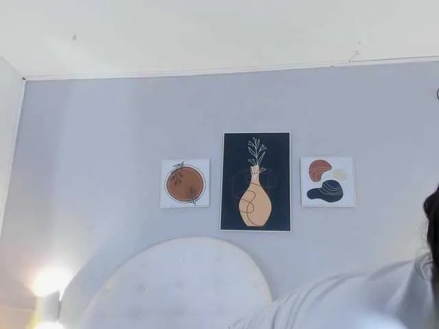 Freechat mhia-paris on BongaCams