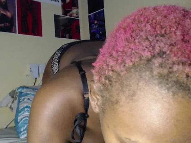 Freechat PinkDomina01 on BongaCams