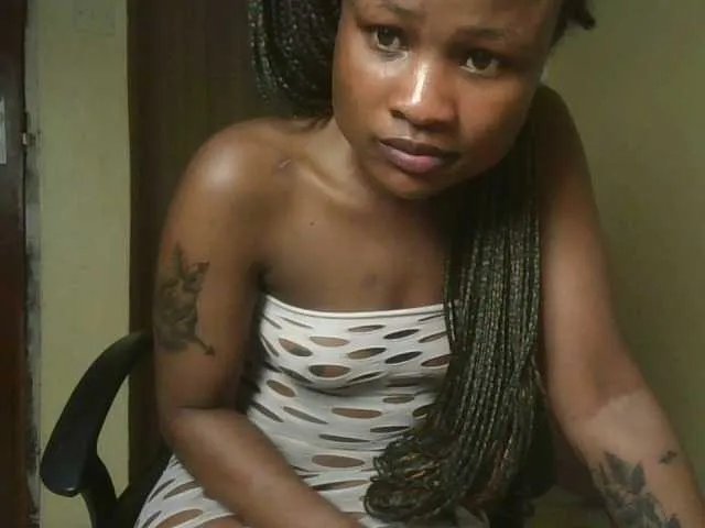 Freechat queenivy on BongaCams