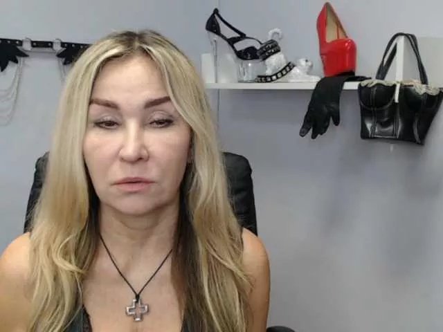 Freechat soft-crystal on BongaCams