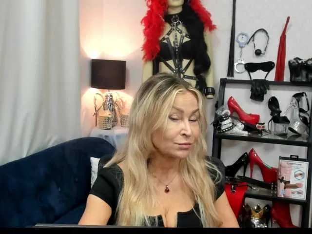 Freechat soft-crystal on BongaCams