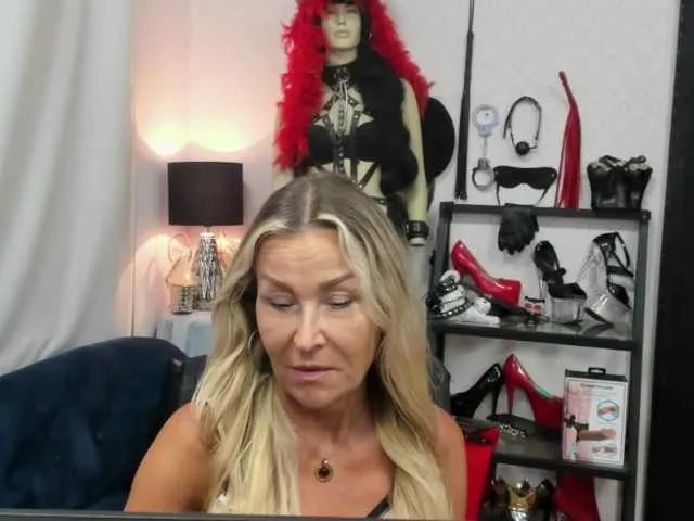 Freechat soft-crystal on BongaCams