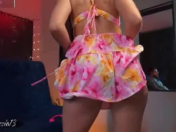 Freechat bellapazzia13 on Chaturbate