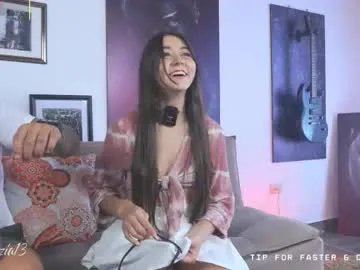 Freechat bellapazzia13 on Chaturbate