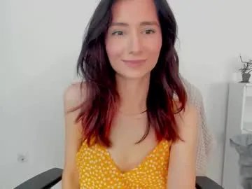 Freechat crystalnut on Chaturbate