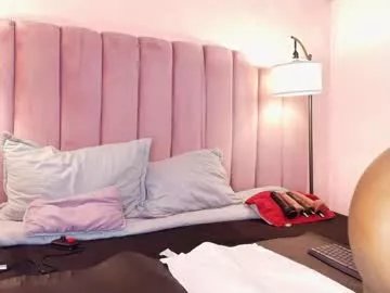 Freechat hallybans on Chaturbate