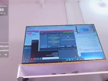 Freechat hornylatimommy on Chaturbate