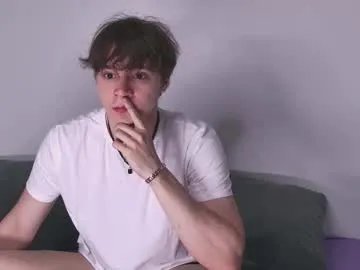 Freechat hugebangins_ on Chaturbate