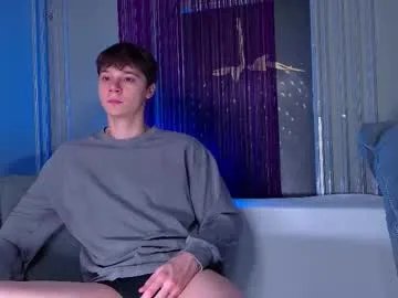 Freechat hugebangins_ on Chaturbate