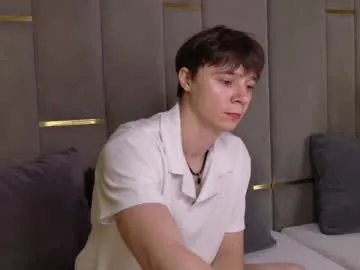 Freechat hugebangins_ on Chaturbate