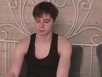 Freechat hugebangins_ on Chaturbate