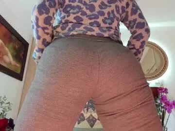 Freechat little_izzi on Chaturbate