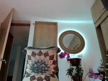 Freechat little_izzi on Chaturbate