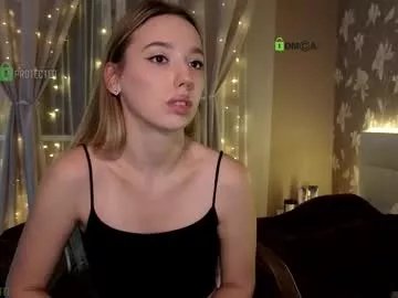 Freechat lovelusik on Chaturbate