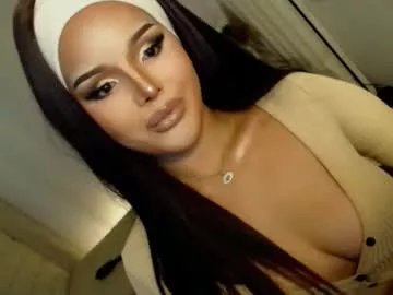 Freechat lucy_heartfiliaxxx on Chaturbate