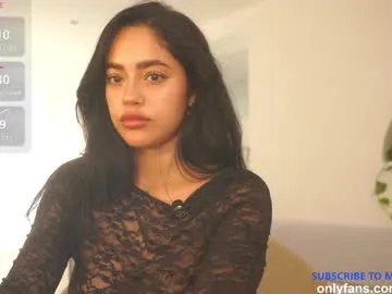 Freechat n_o_v_a on Chaturbate