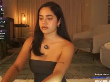 Freechat n_o_v_a on Chaturbate