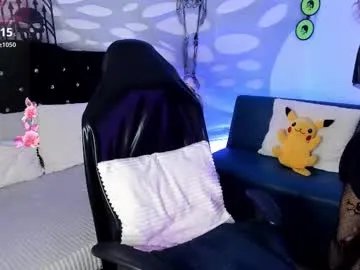 Freechat ravencollen on Chaturbate