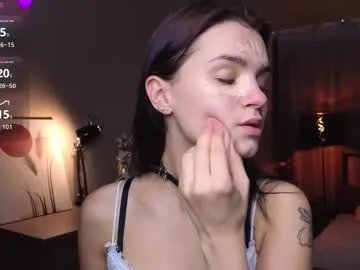 Freechat synne_glows on Chaturbate