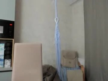 Freechat why_again_me on Chaturbate