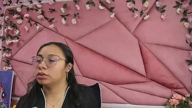 Freechat _Violeta_18 on StripChat