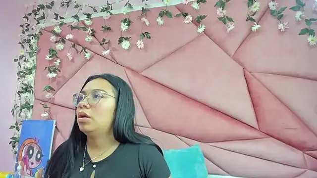 Freechat _Violeta_18 on StripChat