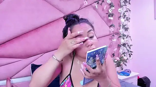 Freechat _Violeta_18 on StripChat