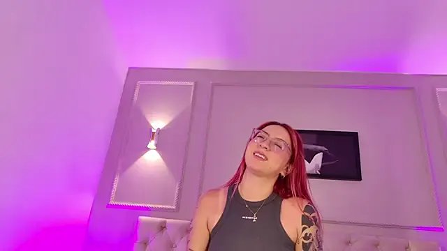 Freechat anniemartinezz on StripChat