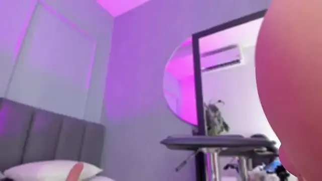 Freechat babepolly on StripChat