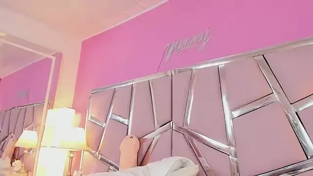 Freechat Bonniepark on StripChat