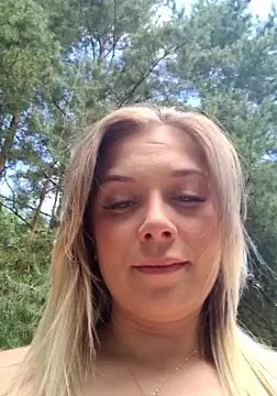 Freechat CherryAuroraa on StripChat