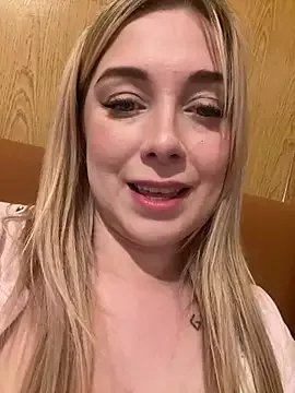 Freechat CherryAuroraa on StripChat