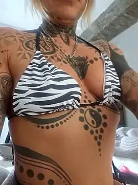 Divina_X_ on StripChat 