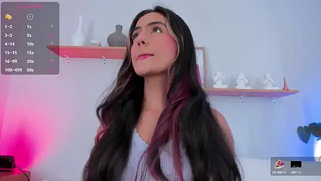 Freechat emily_bank on StripChat