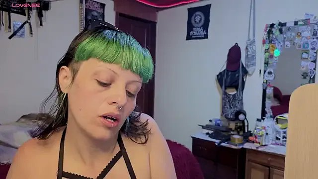 Freechat freyaa_sorcerees on StripChat