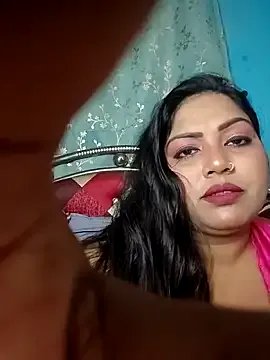 Freechat hornypriya696 on StripChat