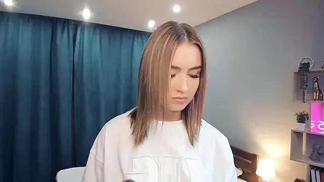 Freechat IsaVesco on StripChat