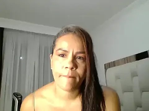 Freechat karla-bruni on StripChat