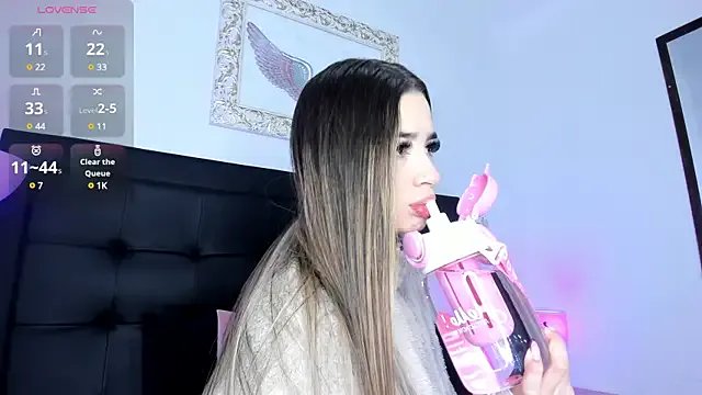 Lola_Blondie on StripChat 