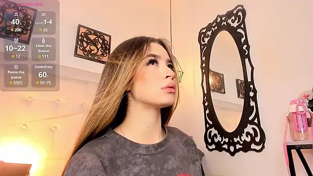 Lola_Blondie on StripChat 