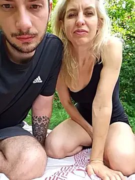 Freechat Lovebackground on StripChat