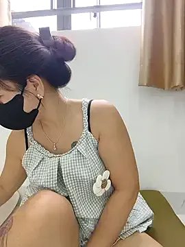 Freechat lyna_bl on StripChat