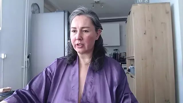 Freechat MilfGina on StripChat