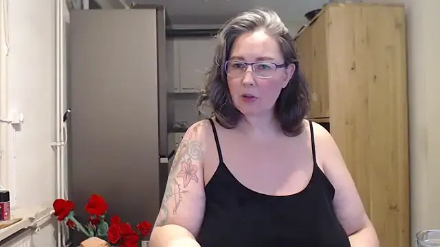 Freechat MilfGina on StripChat
