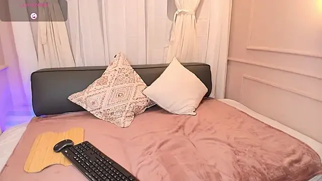 Freechat Nahomi_key_ on StripChat