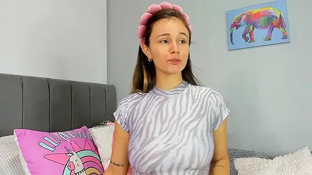 Freechat naughtyloverss on StripChat