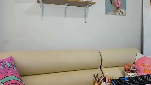 Freechat naughtyloverss on StripChat