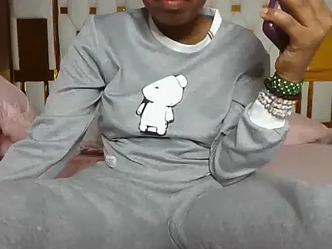 Freechat Nodia32 on StripChat